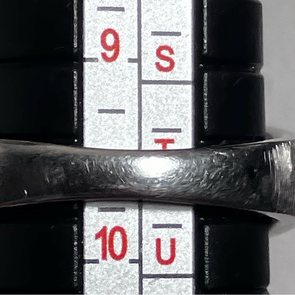 14Kt WHITE GOLD & DIAMOND Ring / Channel Set / Size 9.5 / Comfort Fit Setting - Picture 8 of 10